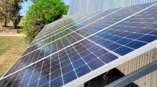 Sistema solar híbrido 5kW instalado en Poncho Verde Noetinger Córdoba